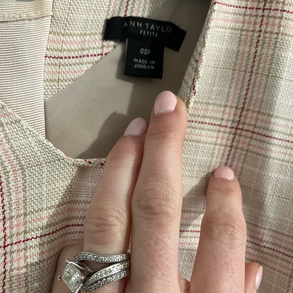 Sale! EUC Ann Taylor Plaid Shift Dress - Picture 2 of 2